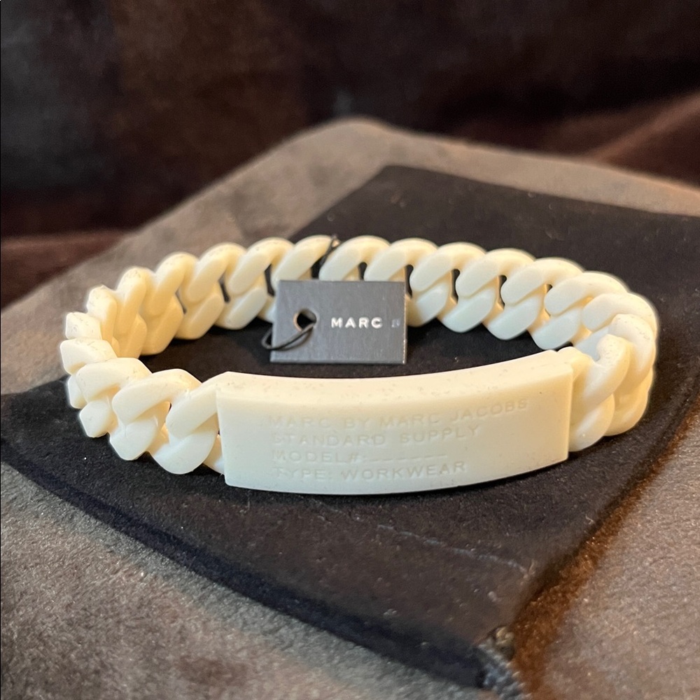 Mark by Mark Jacobs standard supply, safety bracelets silicone oyster gray nwt